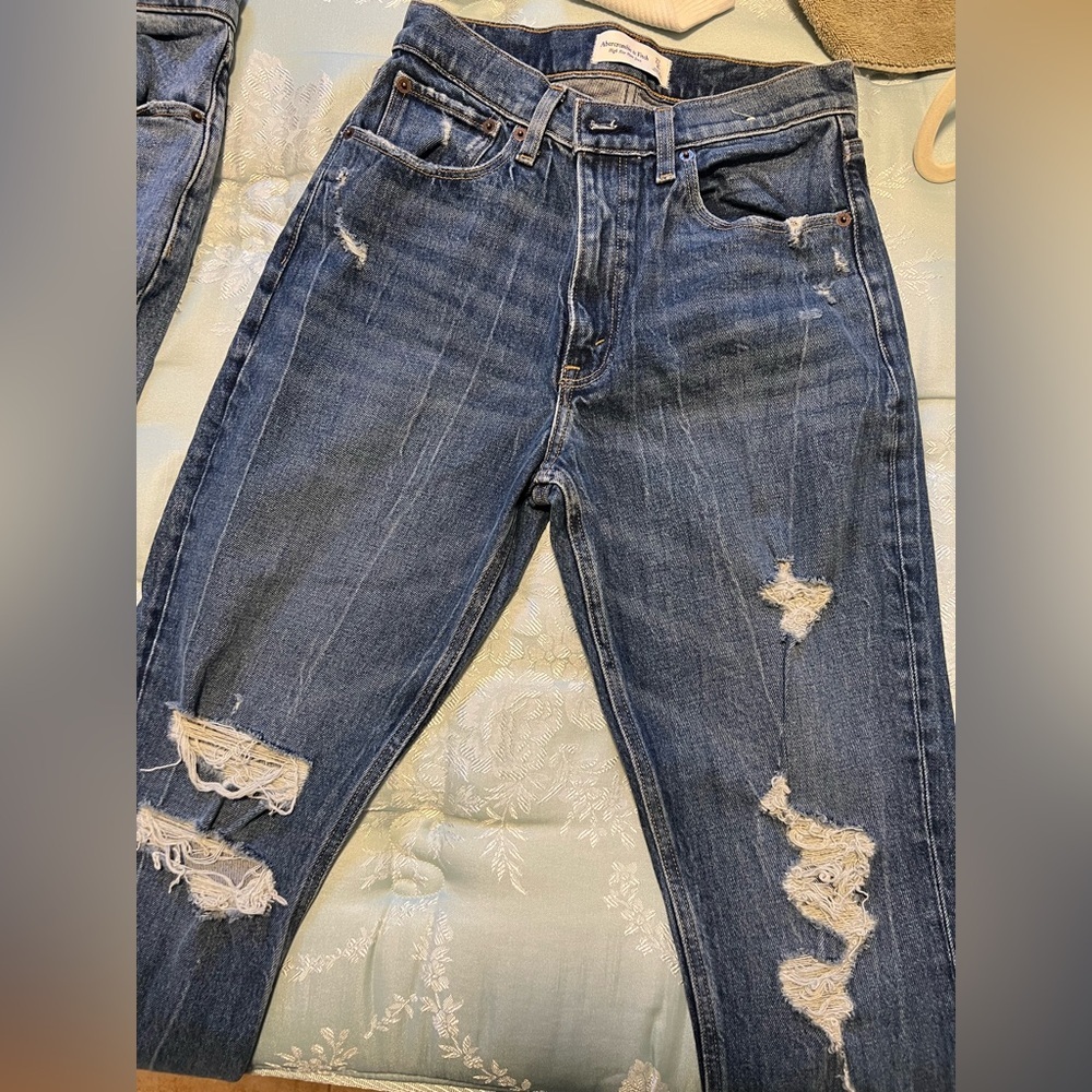 Abercrombie & Fitch High Rise Mom Jeans
